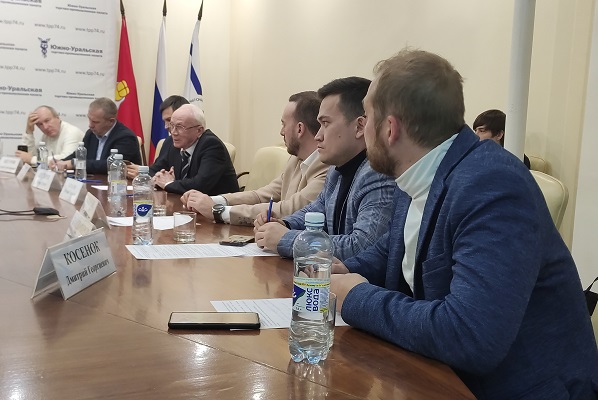Рабочие моменты деловой встречи.jpg Рабочие моменты деловой встречи.jpg